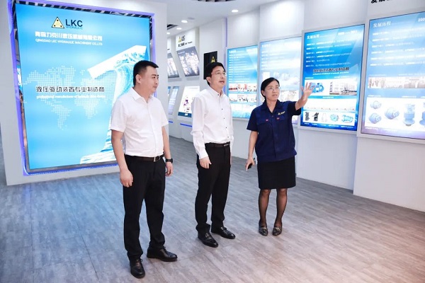 為高質量發展賦能！青島高新區李天傳主任至国产精品嫩草影院免费液壓調研3.jpg