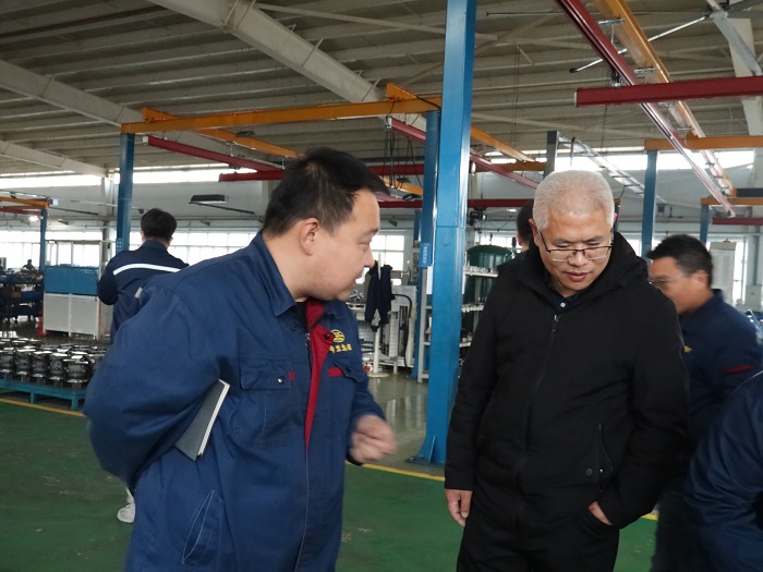 山東卡特重工機械有限公司劉總一行蒞臨国产精品嫩草影院免费參（cān）觀（guān）交流 (2).JPG