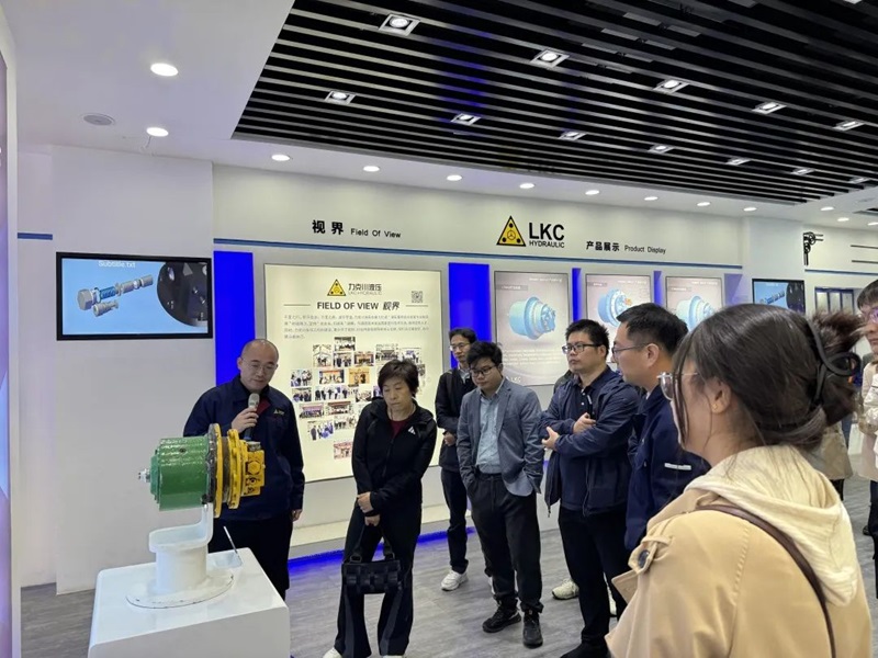 第七屆工程機械（xiè）行業標準化工作會議暨（jì）2024年中國工程機械工業協會標準化工作委員會年會7.jpg