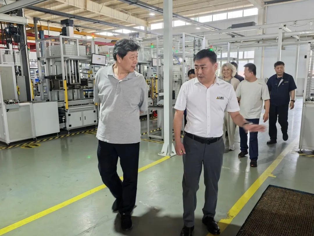 中國液壓氣動密封件（jiàn）工業協會理事長杜旭（xù）東一行蒞臨（lín）我公（gōng）司參觀指導2.jpg